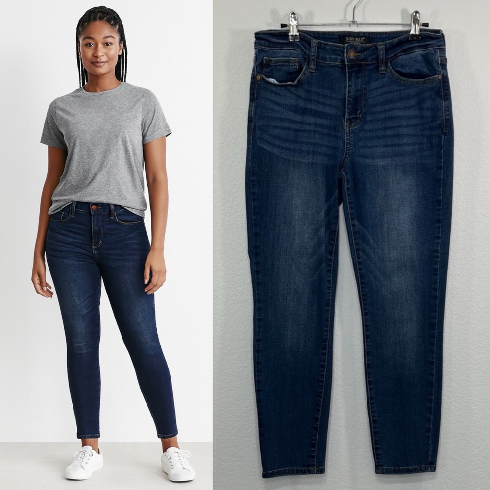 Judy Blue Women’s Relaxed fit Jeans Dark Wash size 30‎